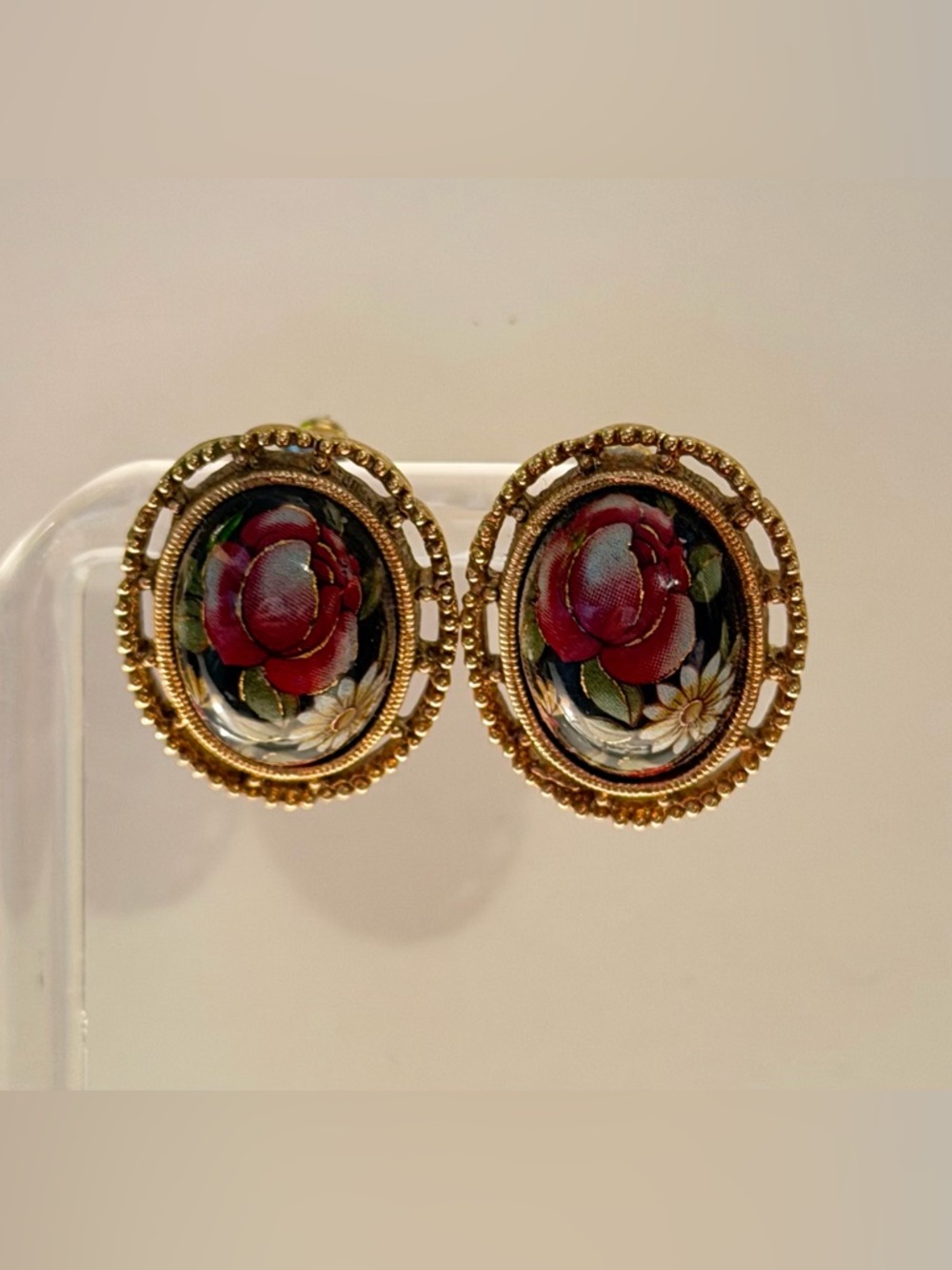 Vintage-Inspired Gold Floral Oval Clip-On Earrings - Red Rose
